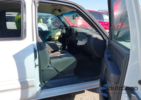 2004 Chevrolet Silverado 1500 Ls from USA, damaged, VIN 2GCEC19V541109694